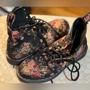 Floral Dr. Marten combat boots. Narrow fit.